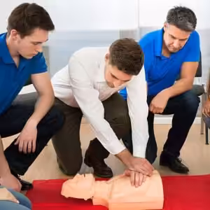 learners-training-for-emergency-first-aid-at-work